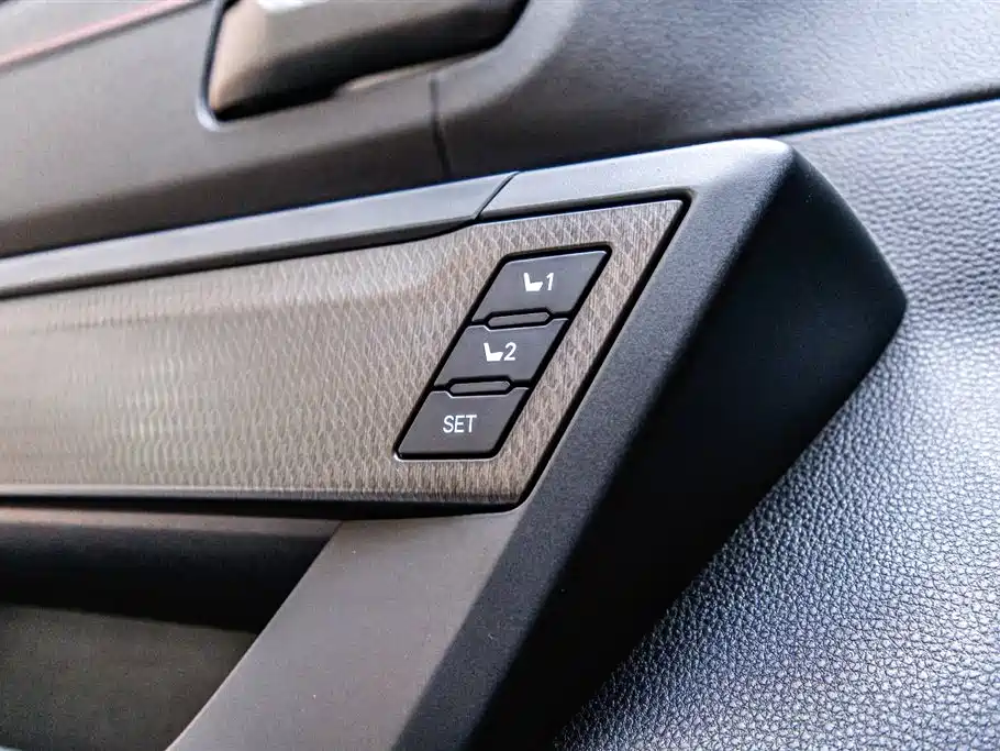 Toyota Sequoia 2023 — фото 15