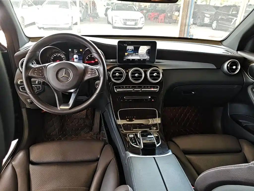 Mercedes-Benz GLC 2018 — фото 10