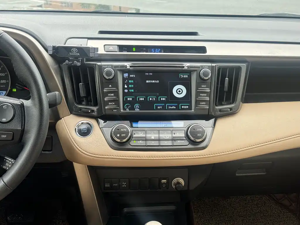 Toyota RAV4 2015 — фото 10