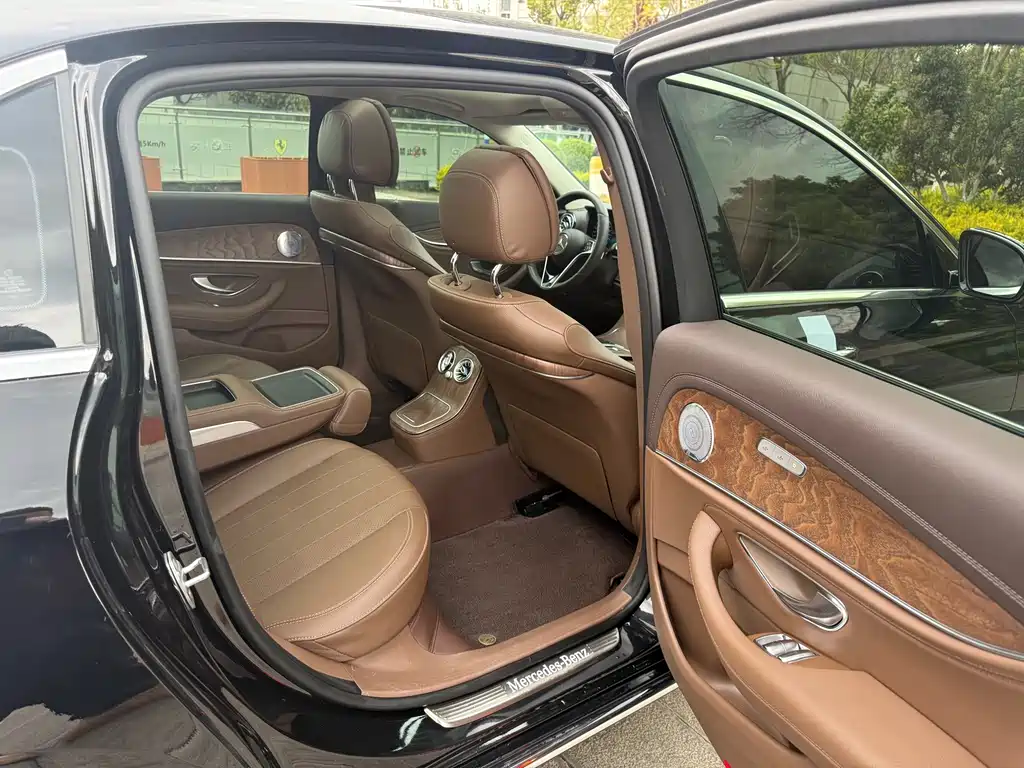 Mercedes-Benz E-Class 2023 — фото 43