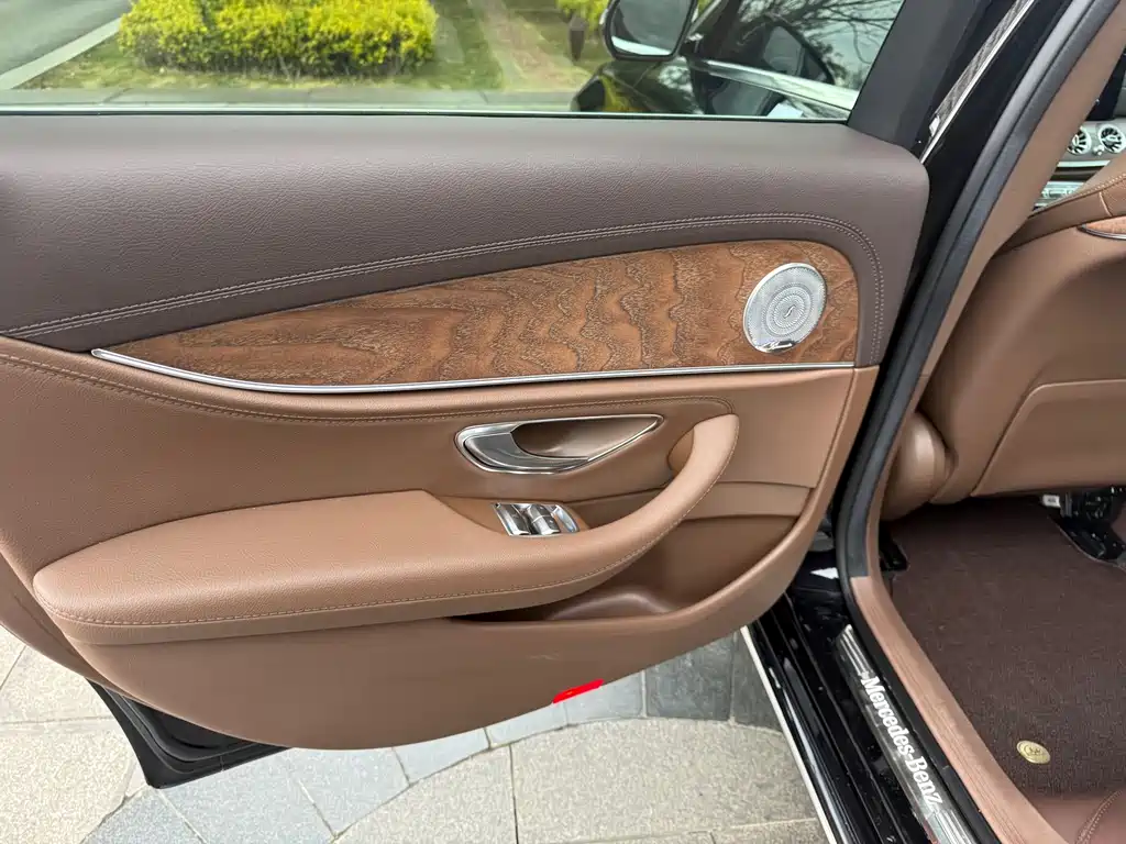 Mercedes-Benz E-Class 2023 — фото 31