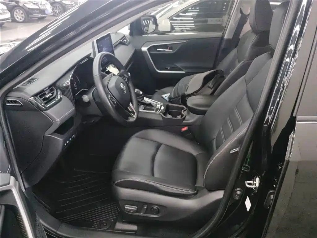 Toyota RAV4 2021 — фото 15