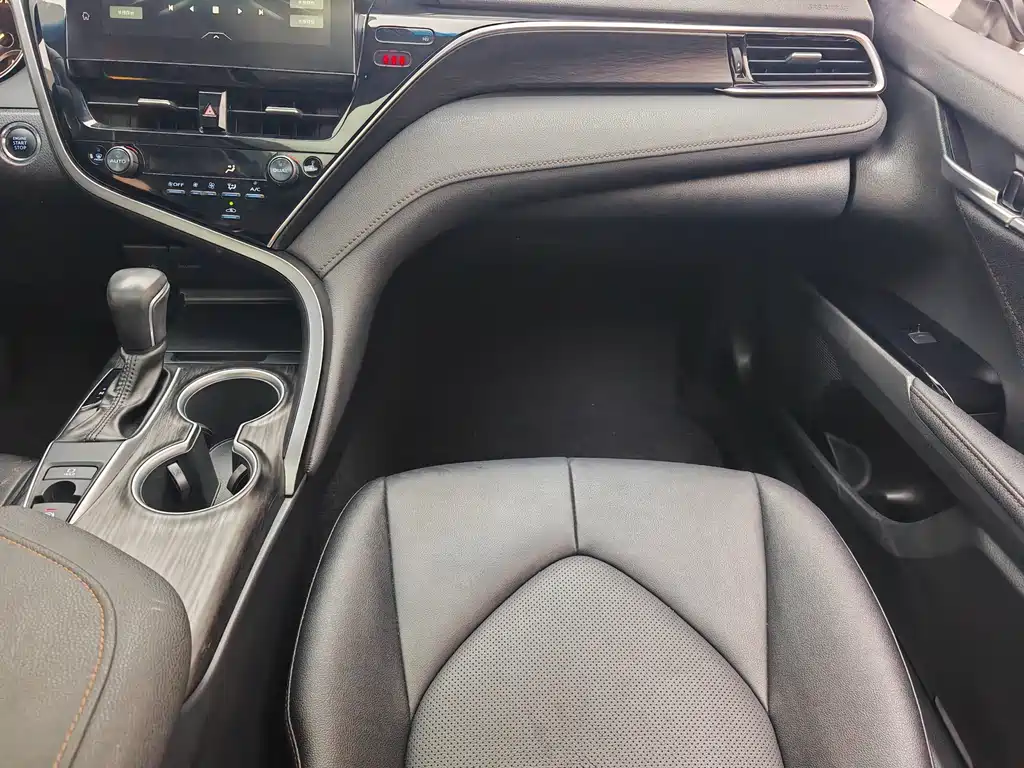Toyota Camry 2022 — фото 17