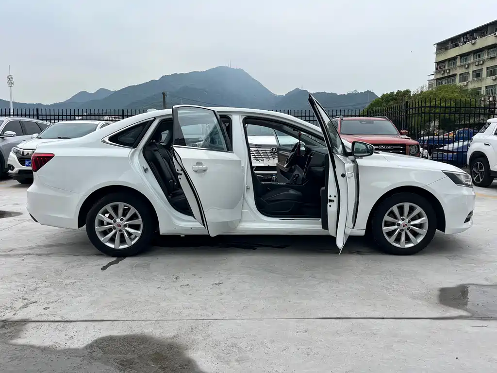 Roewe i6 Classic 2018 — фото 12