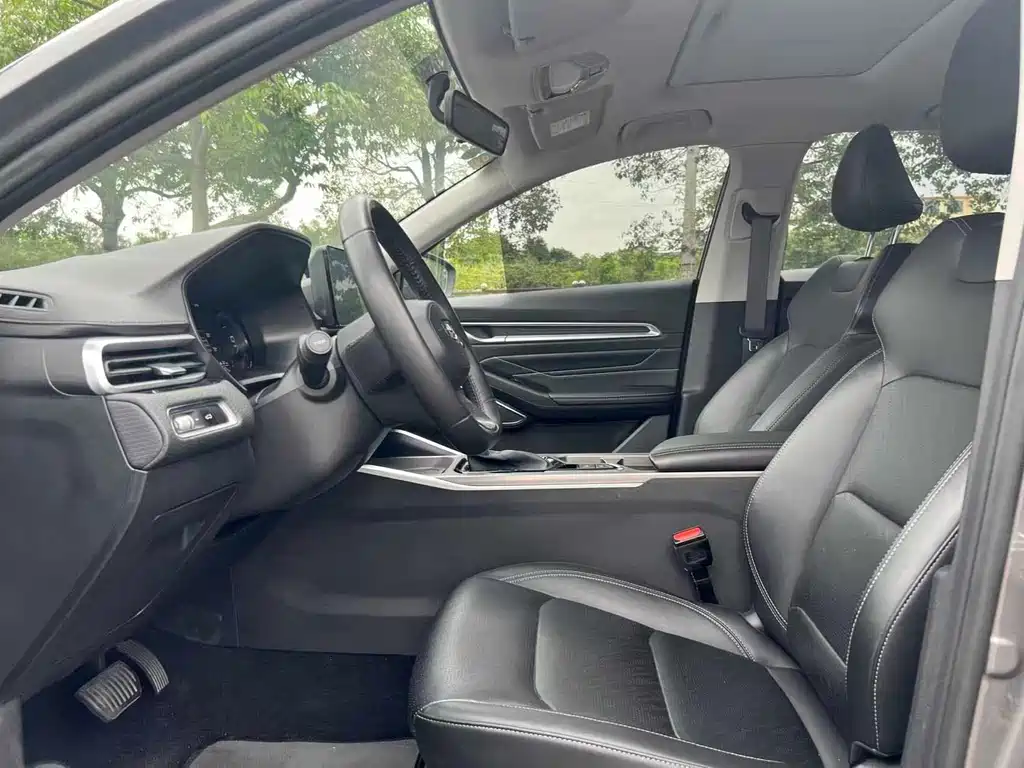 Geely Emgrand 2022