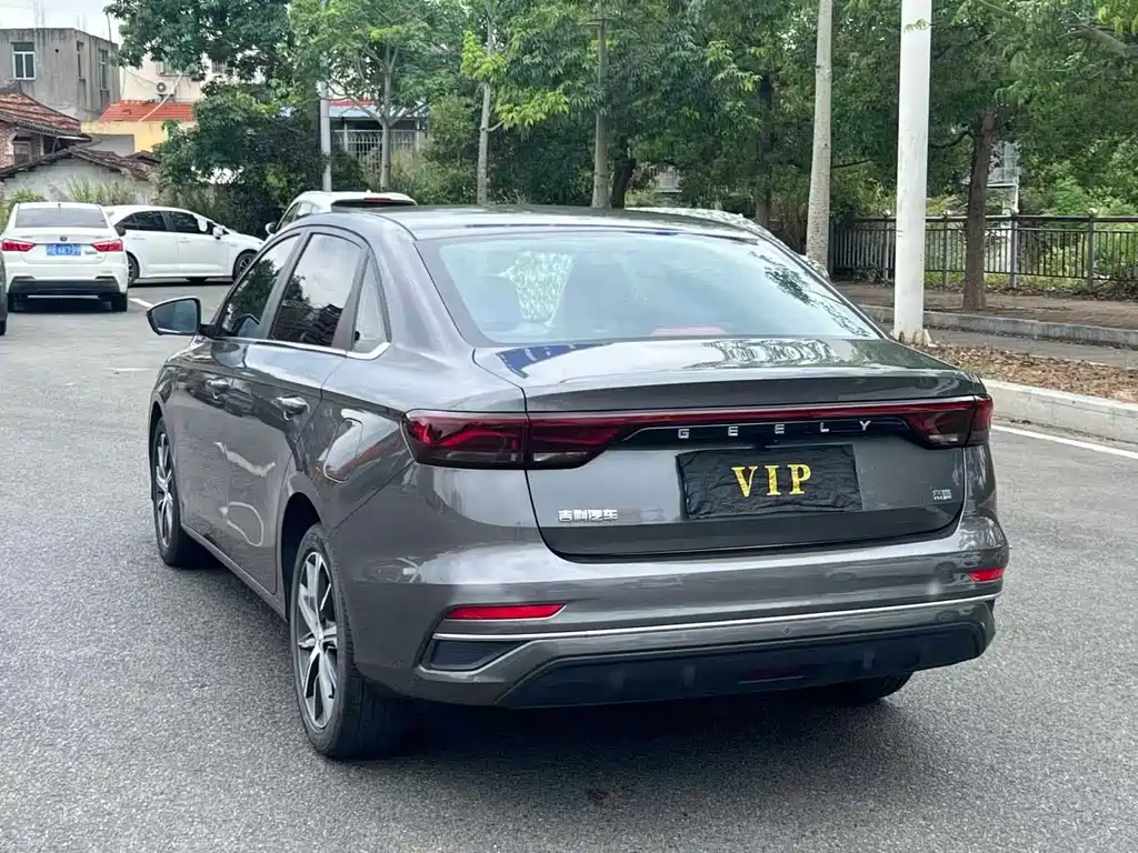 Geely Emgrand 2022