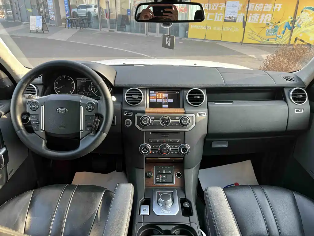 Land Rover Discovery 2016 — фото 9