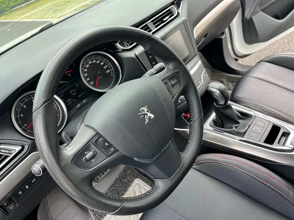 Peugeot 408 2016 — фото 16