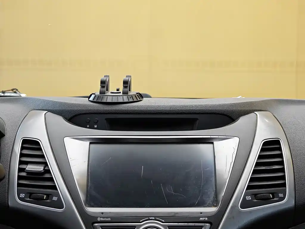 Hyundai Elantra Langdong 2016 — фото 15