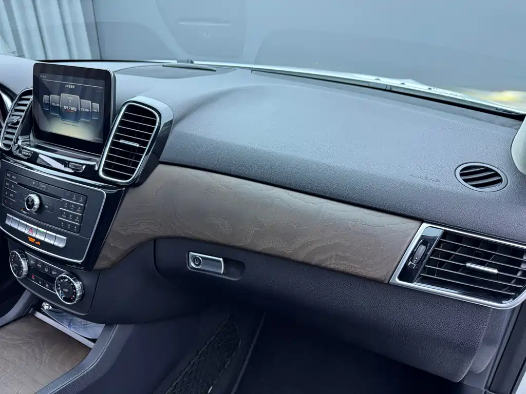 Mercedes-Benz GLE 2016 — фото 10