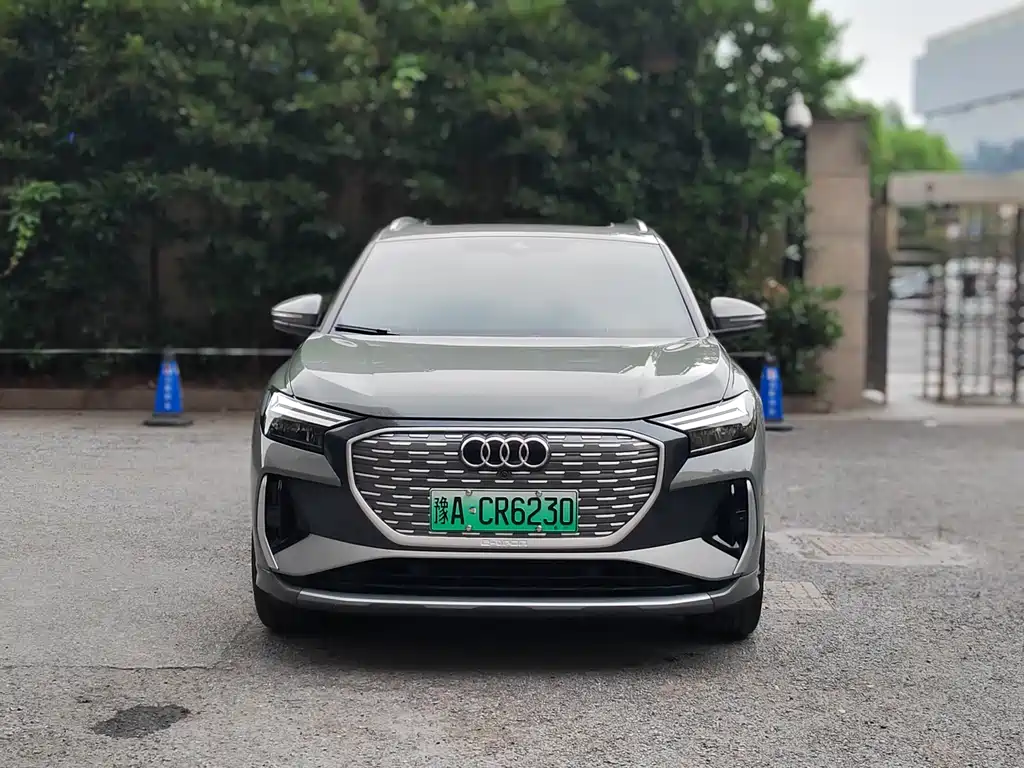 Audi Q4 e-tron 2024 — фото 2
