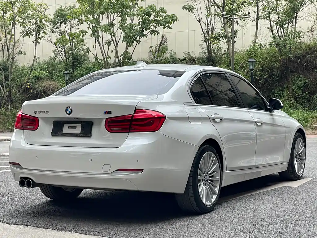 BMW 3 Series 2018 — фото 7