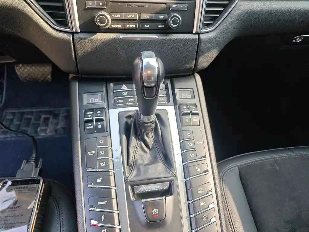 Porsche Macan 2016 — фото 14