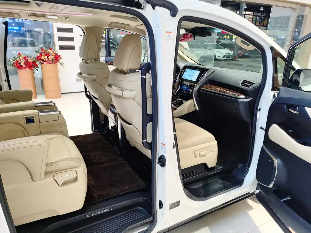 Toyota Alphard 2021 — фото 14