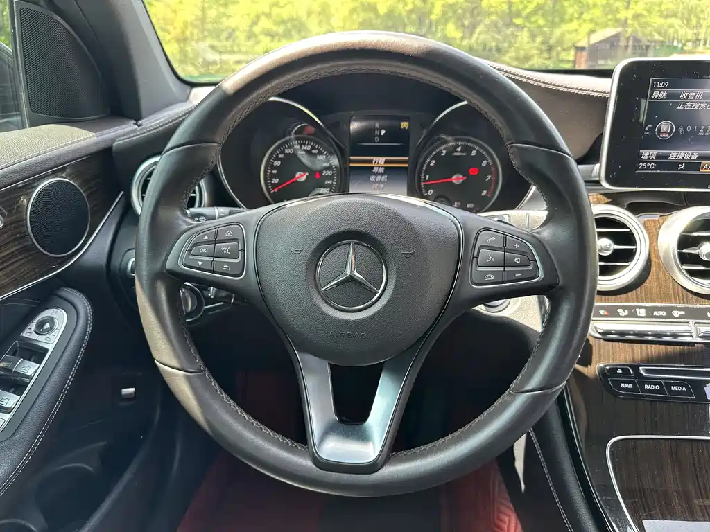 Mercedes-Benz GLC 2017 — фото 19