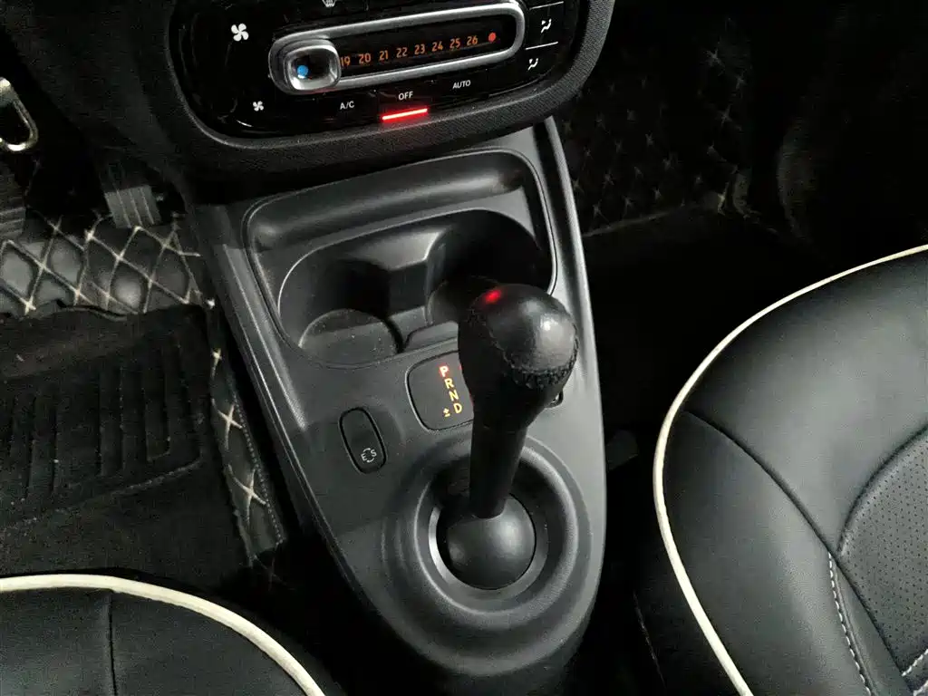 smart Fortwo 2018 — фото 14