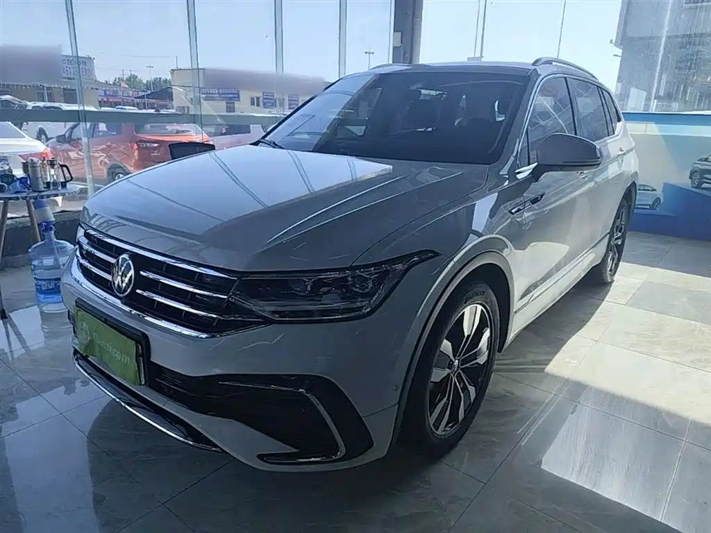 Volkswagen Tiguan L 2023 — фото 1