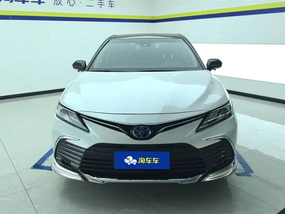 Toyota Camry 2023 — фото 2