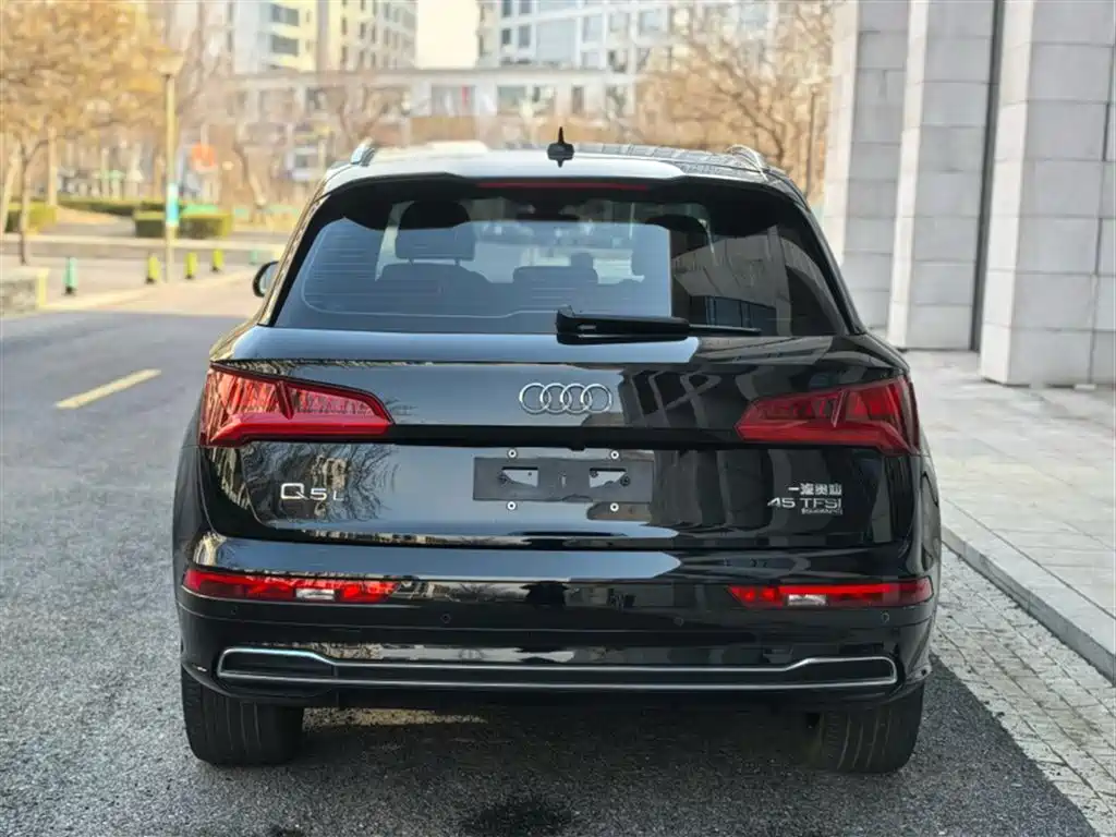 Audi Q5L 2021 — фото 8
