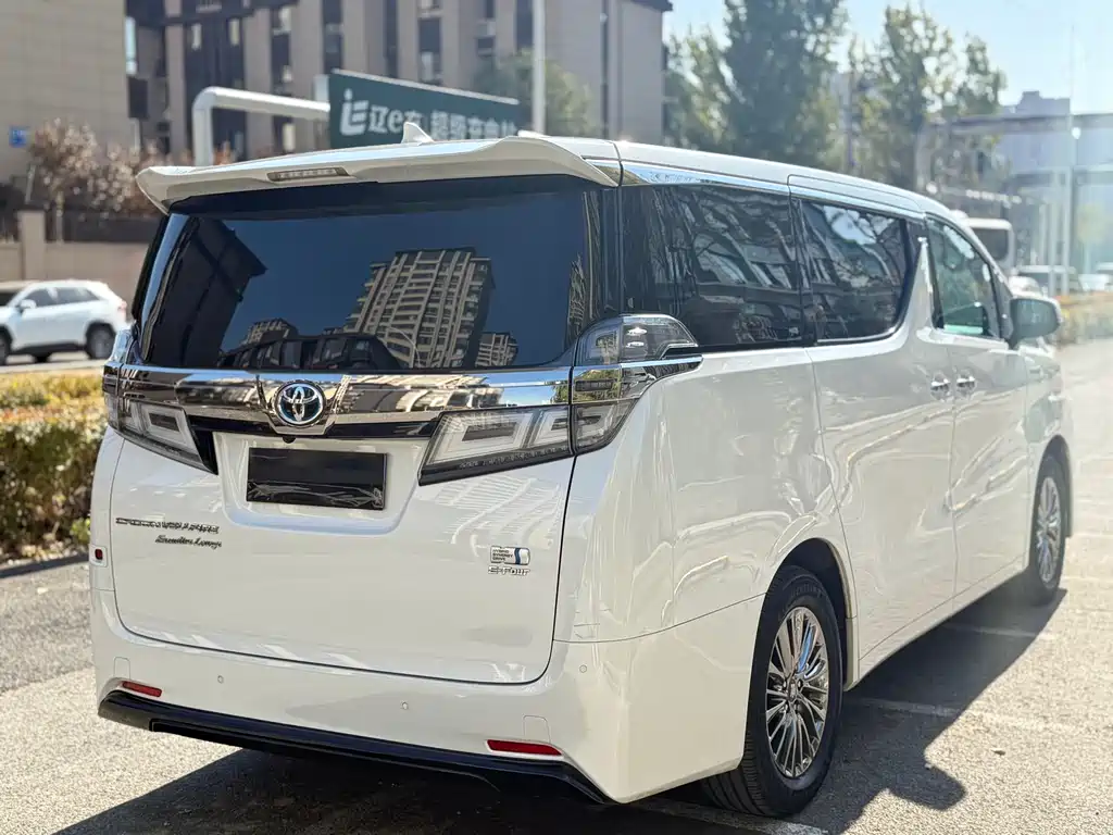 Toyota Vellfire 2022 — фото 13