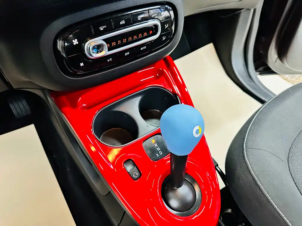 smart Fortwo 2017 — фото 32