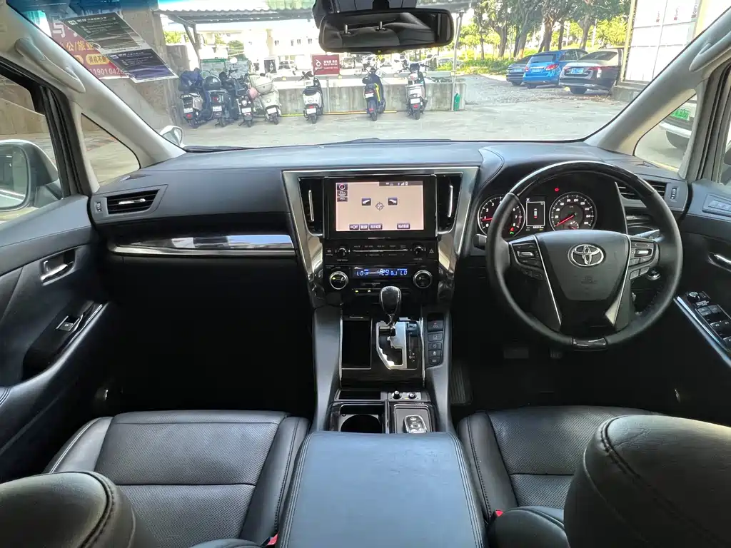 Toyota Vellfire 2021 — фото 13