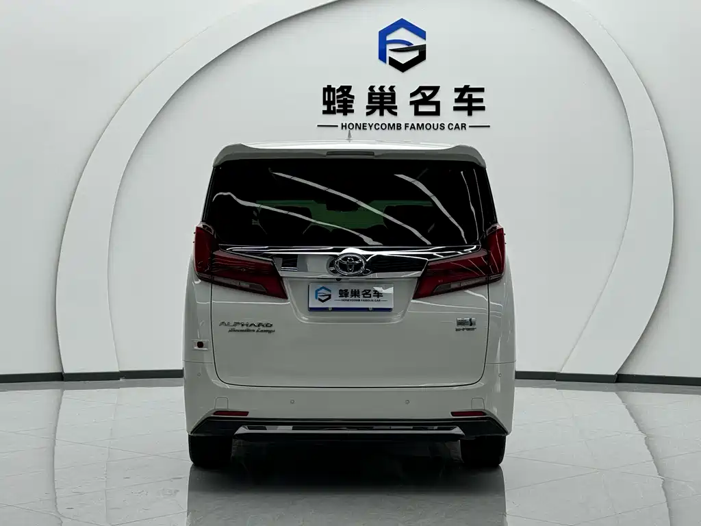 Toyota Alphard 2022 — фото 14