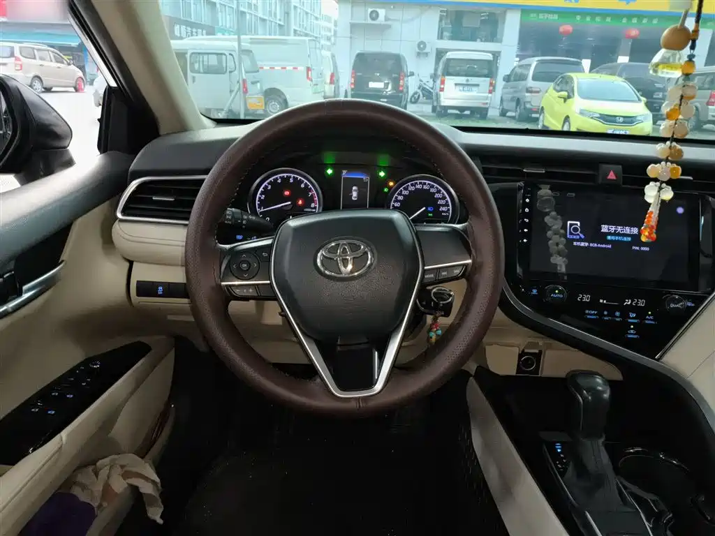 Toyota Camry 2018 — фото 7