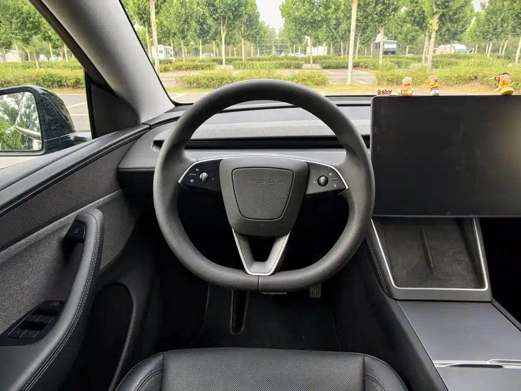 Tesla Model Y 2026 — фото 9