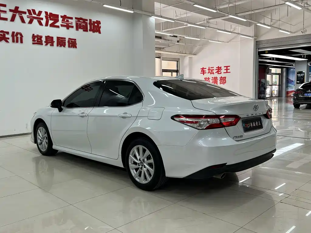 Toyota Camry 2024 — фото 14