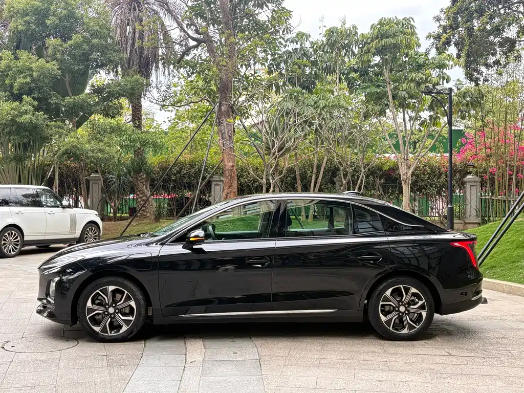 Hongqi E-QM5 2023 — фото 2