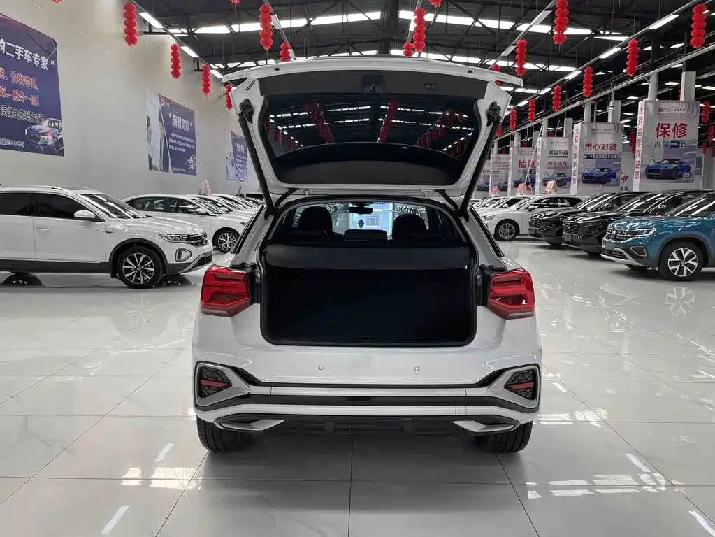 Audi Q2L 2023 — фото 15