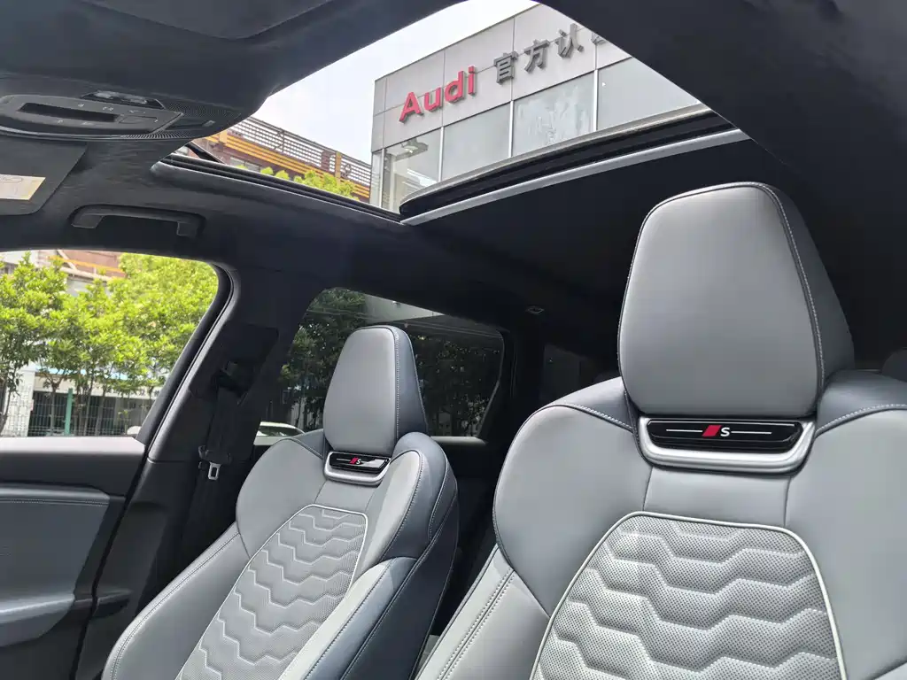 Audi Q6L e-tron 2025 — фото 17