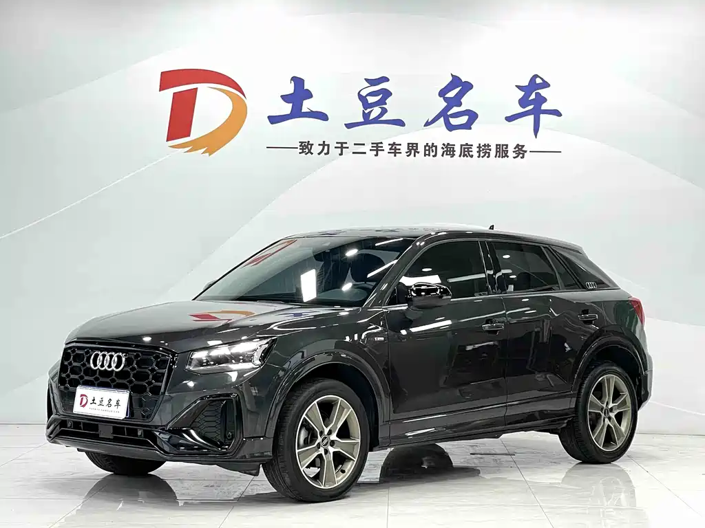 Audi Q2L 2022 — фото 1