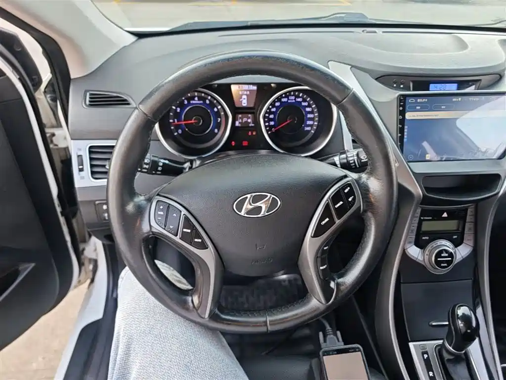 Hyundai Elantra Langdong 2015 — фото 11