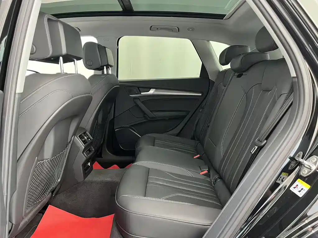 Audi Q5L 2023 — фото 11