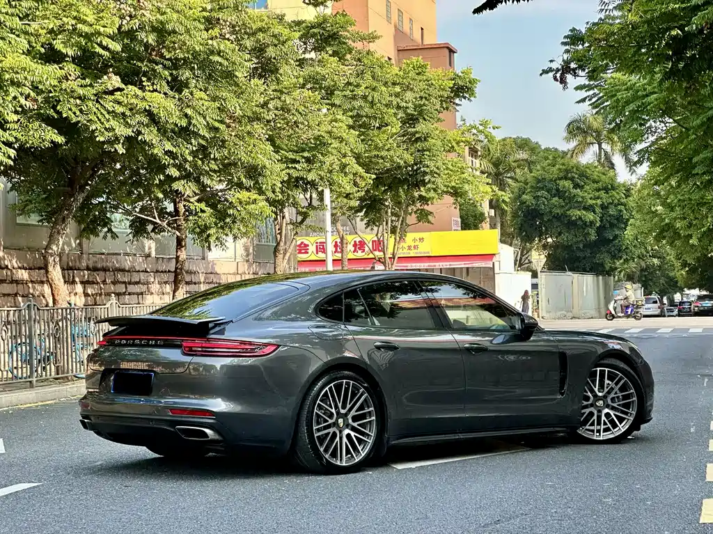 Porsche Panamera 2017 — фото 9