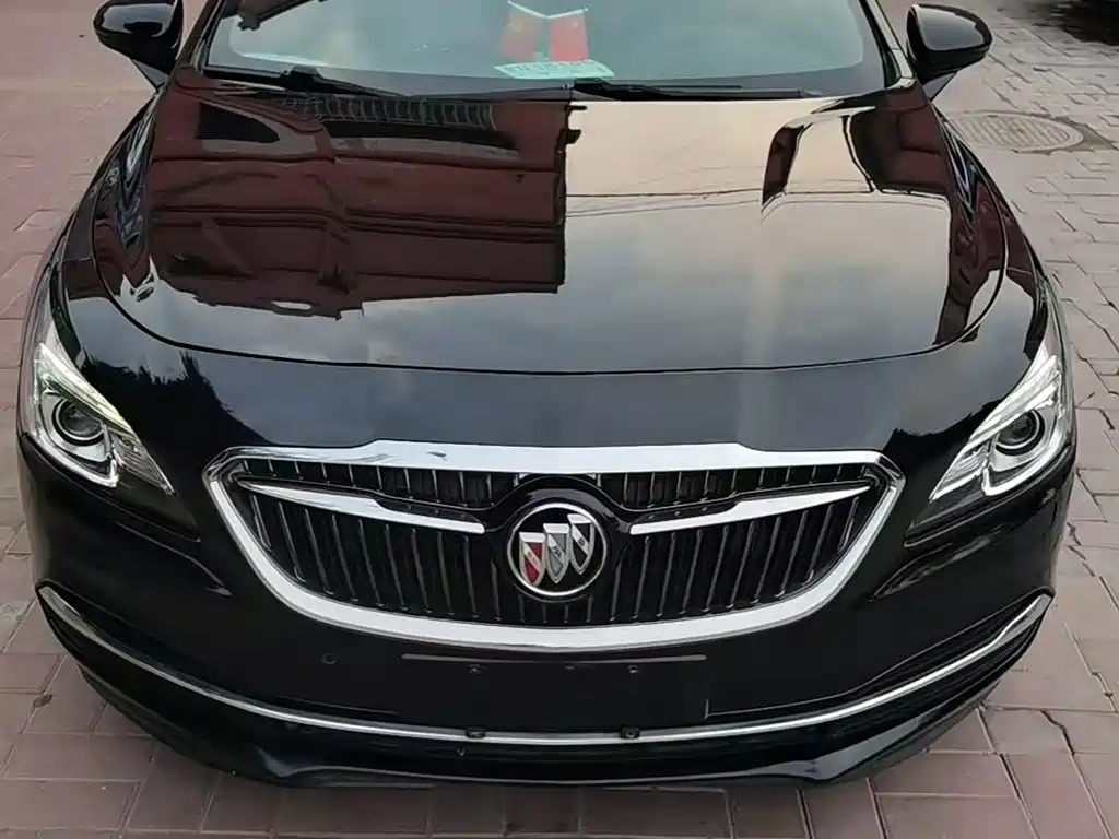 Buick LaCrosse 2017 — фото 1