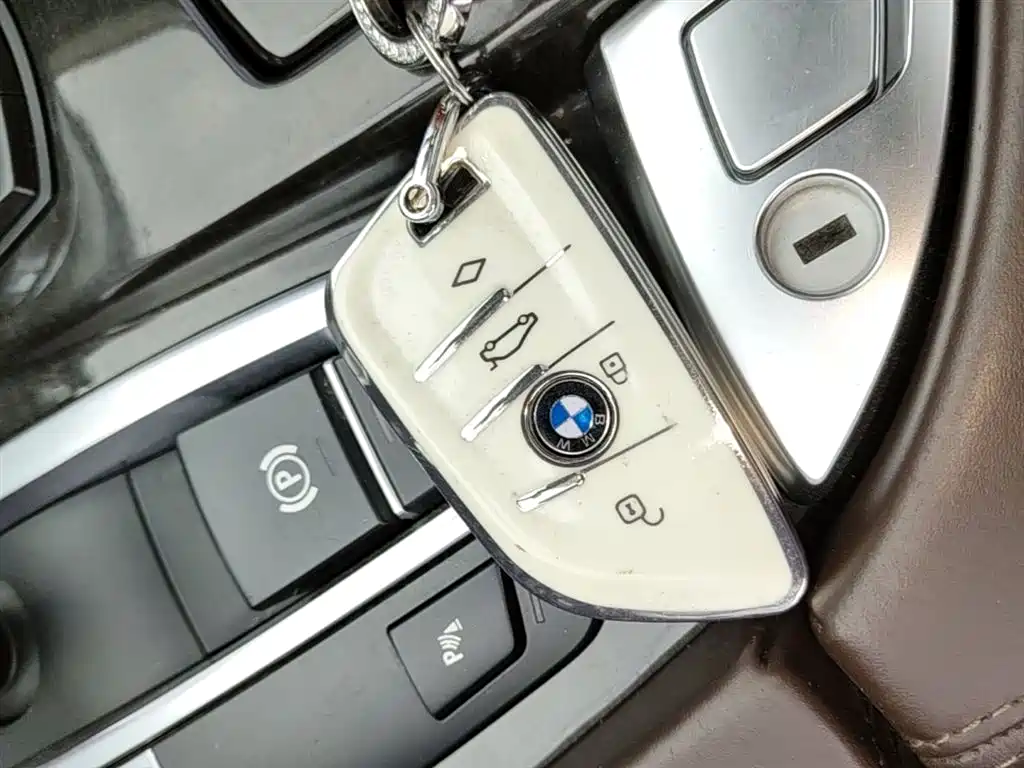 BMW 5 Series 2017 — фото 9