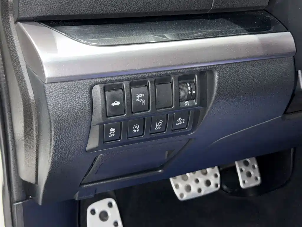 Subaru Legacy 2018 — фото 12