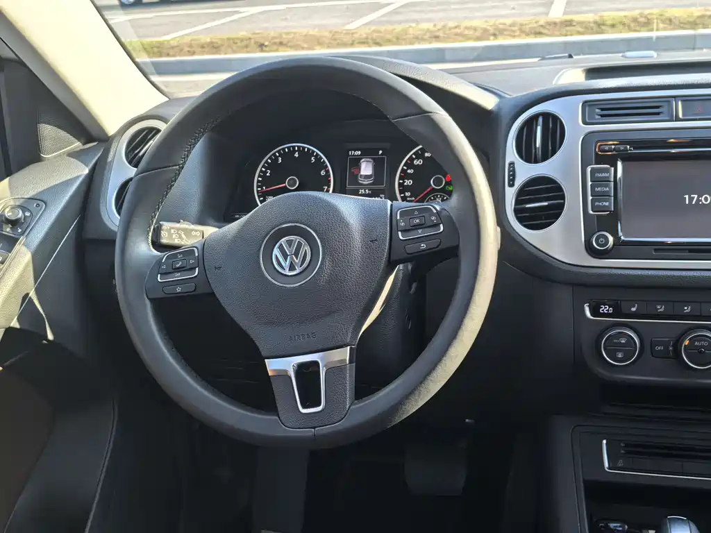 Volkswagen Tiguan 2015 — фото 13