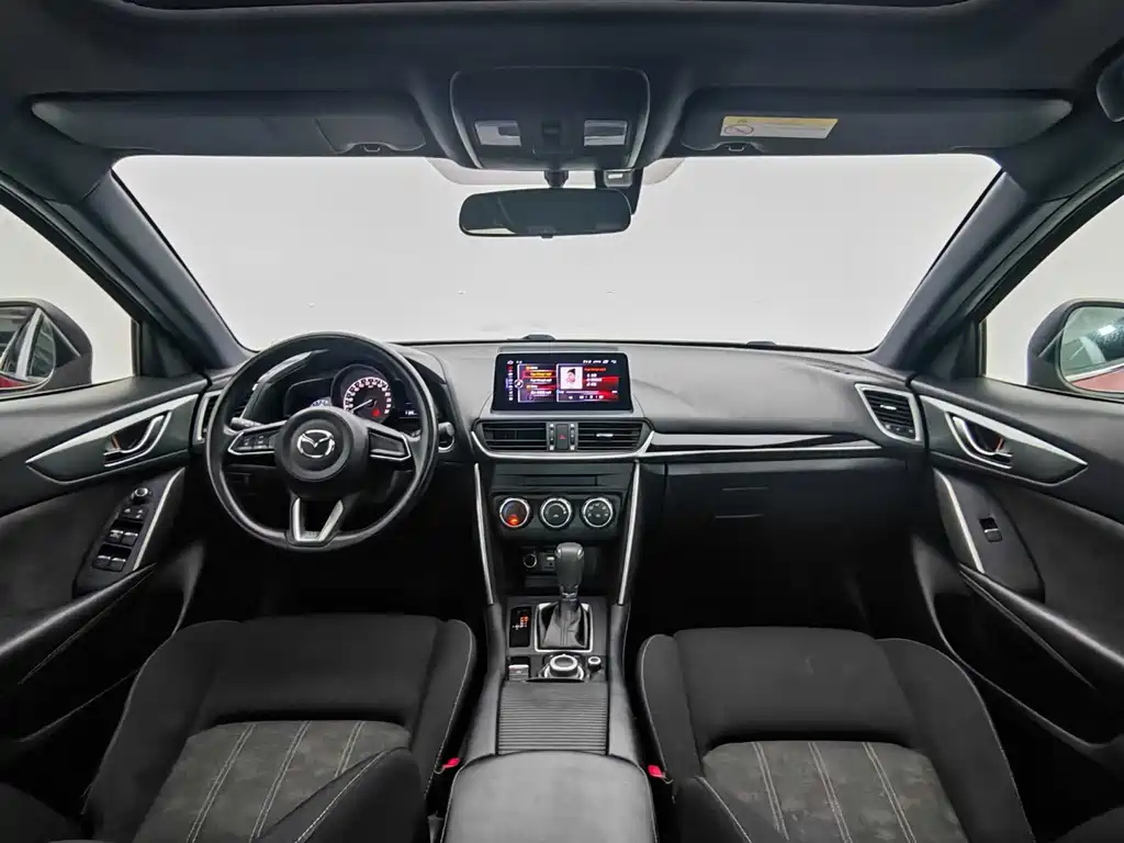 Mazda CX-4 2018 — фото 9