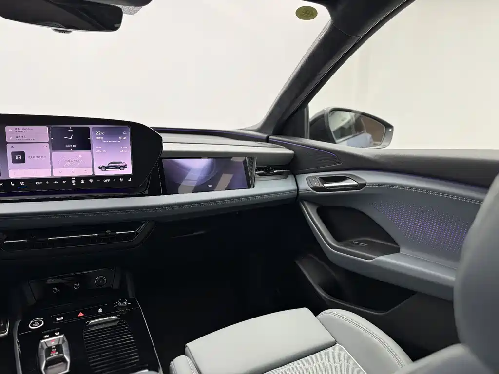 Audi Q6L e-tron 2025 — фото 9