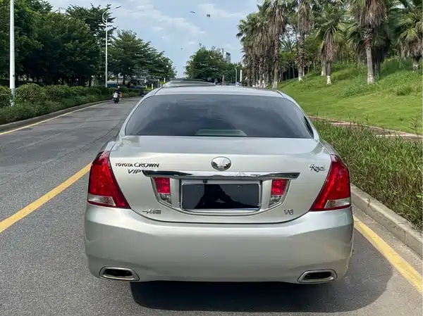 Toyota Crown 2011