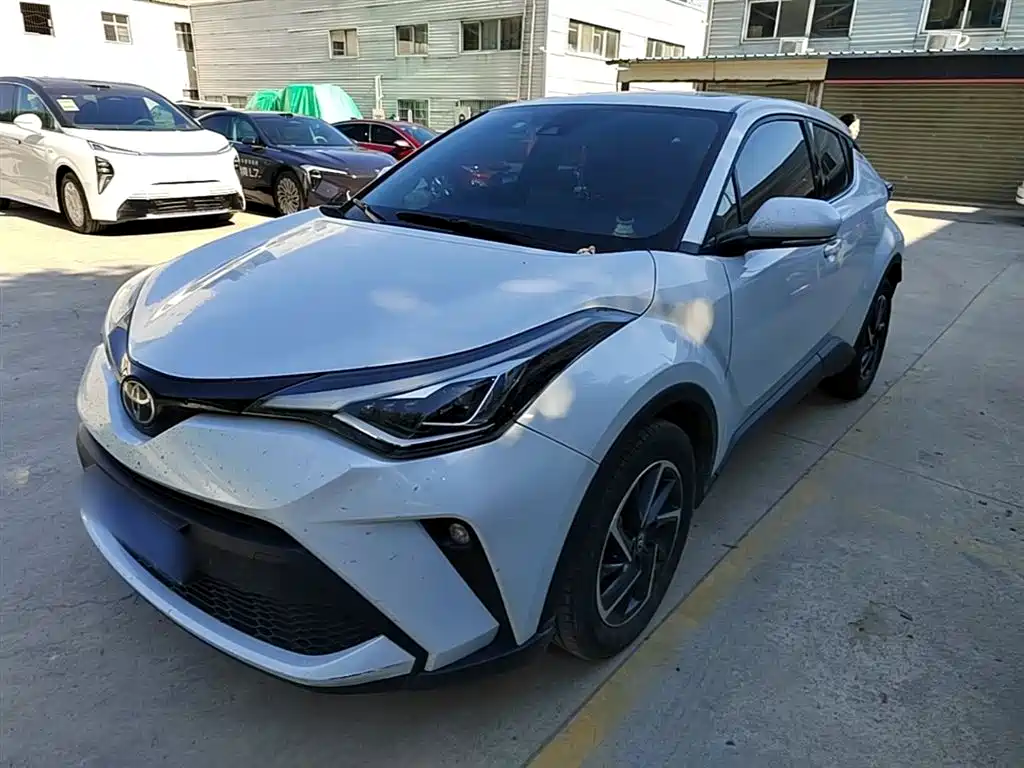 Toyota C-HR 2022 — фото 1