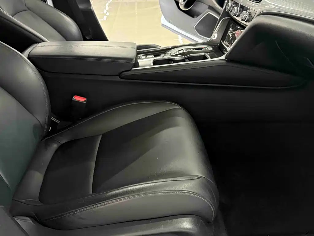 Honda Accord 2022 — фото 10