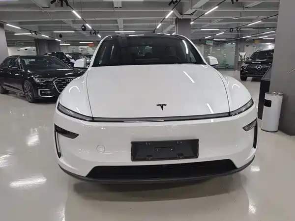 Tesla Model Y L 2026