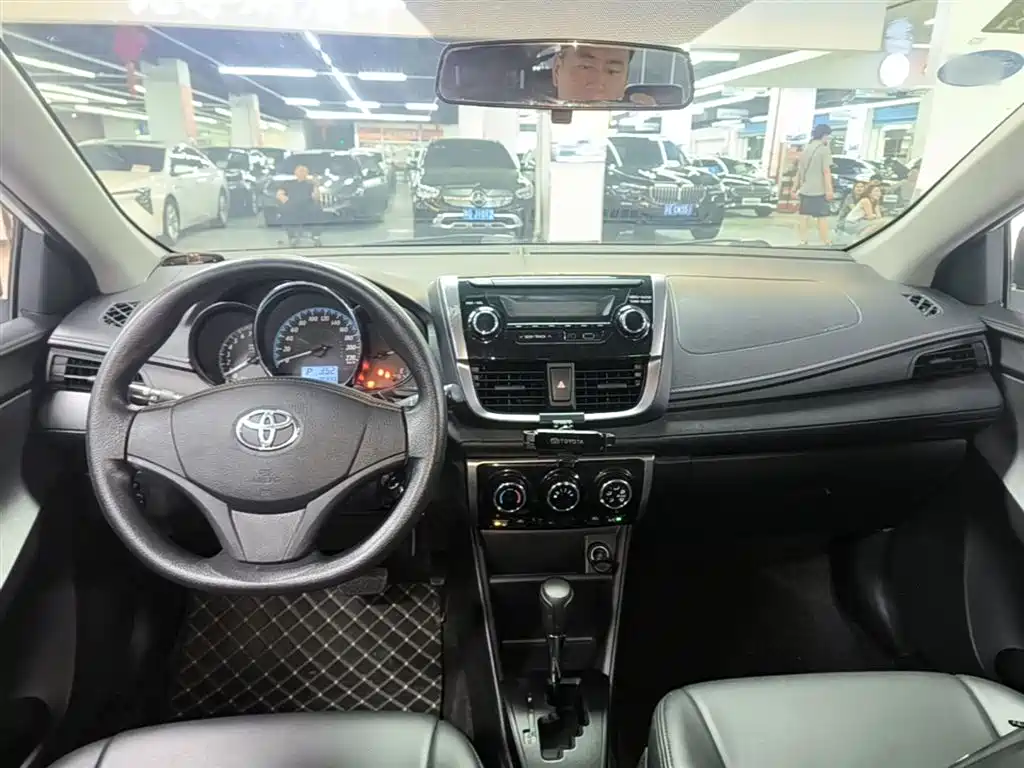 Toyota Yaris L 2019 — фото 10