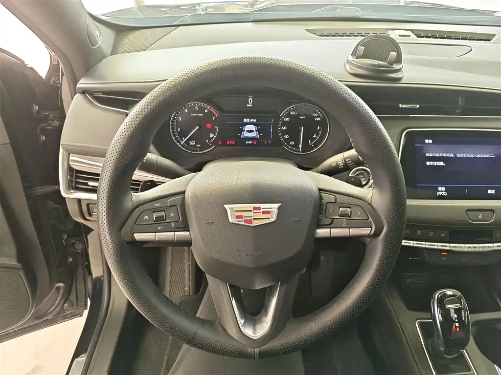 Cadillac XT4 2021 — фото 11