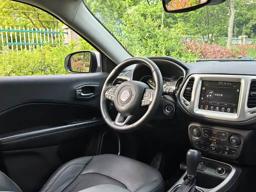 Jeep Compass 2018 — фото 15